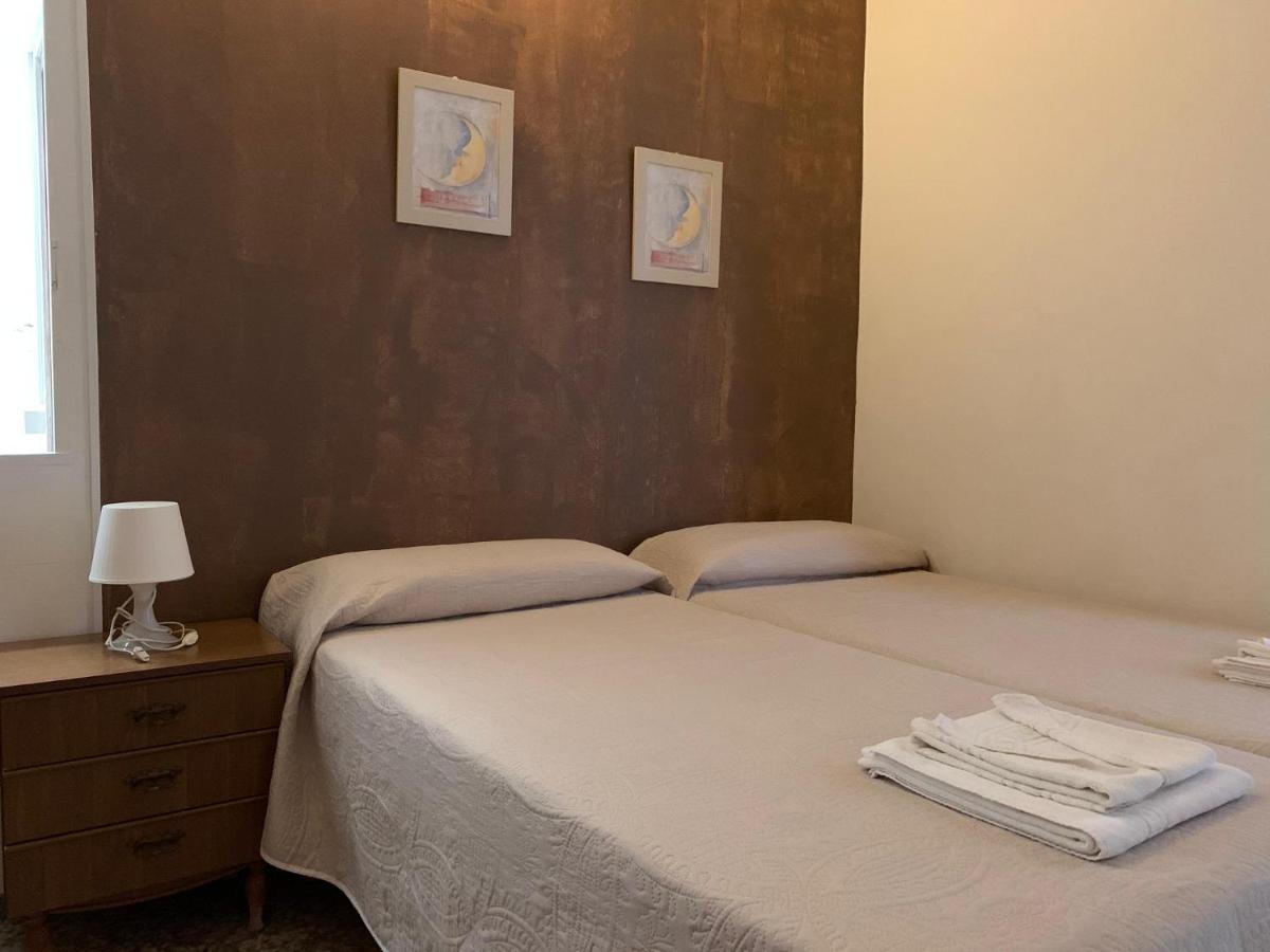 Apartamentos Dominguez Calera Екстер'єр фото